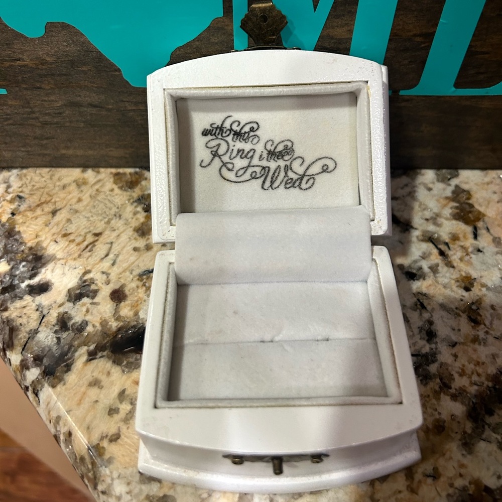Small ring box - Picture 2 of 2